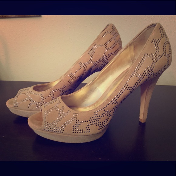 Antonio Melani Tan pumps w/silver studs 9 1/2 - Picture 1 of 3
